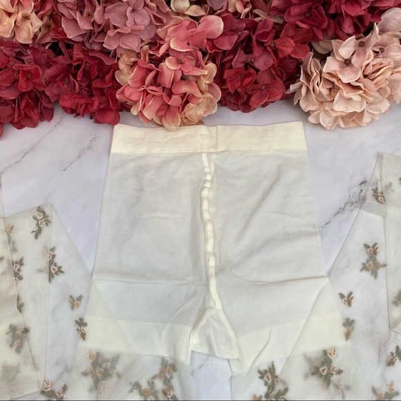 Sheer White Seamless Pantyhose with Delicate White Flowers and Green Leaves - Picture 12 of 16